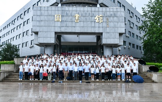 全體2023級學(xué)生合照.jpg