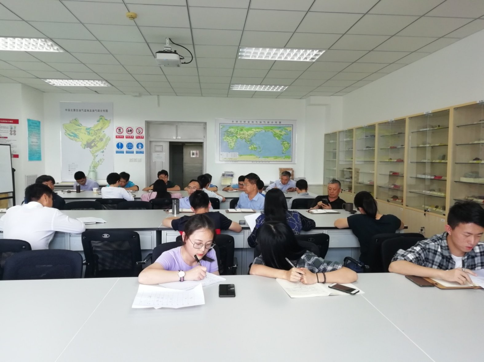 C:\gg\支部工作\2019\9\學校“不忘初心 牢記使命”主題教育活動\新聞稿\IMG_20190919_141623.jpg